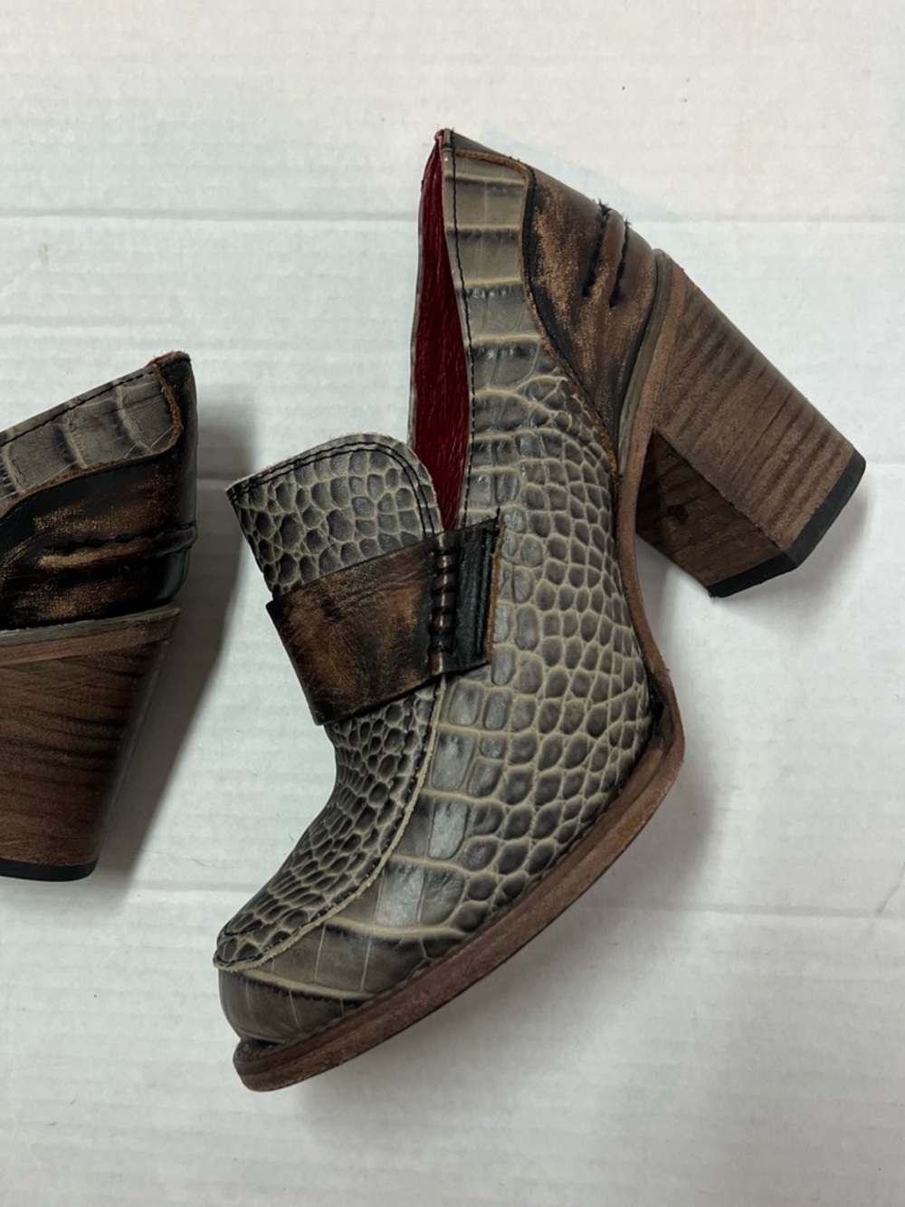 Freebird Bellevue Women's Gray Croc-Embossed Block Heel Loafers